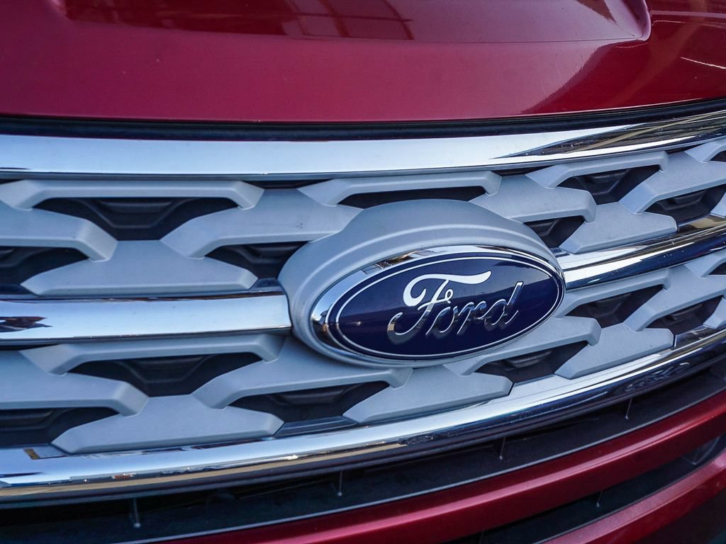 Used 2018 Ford Explorer XLT FWD image 12