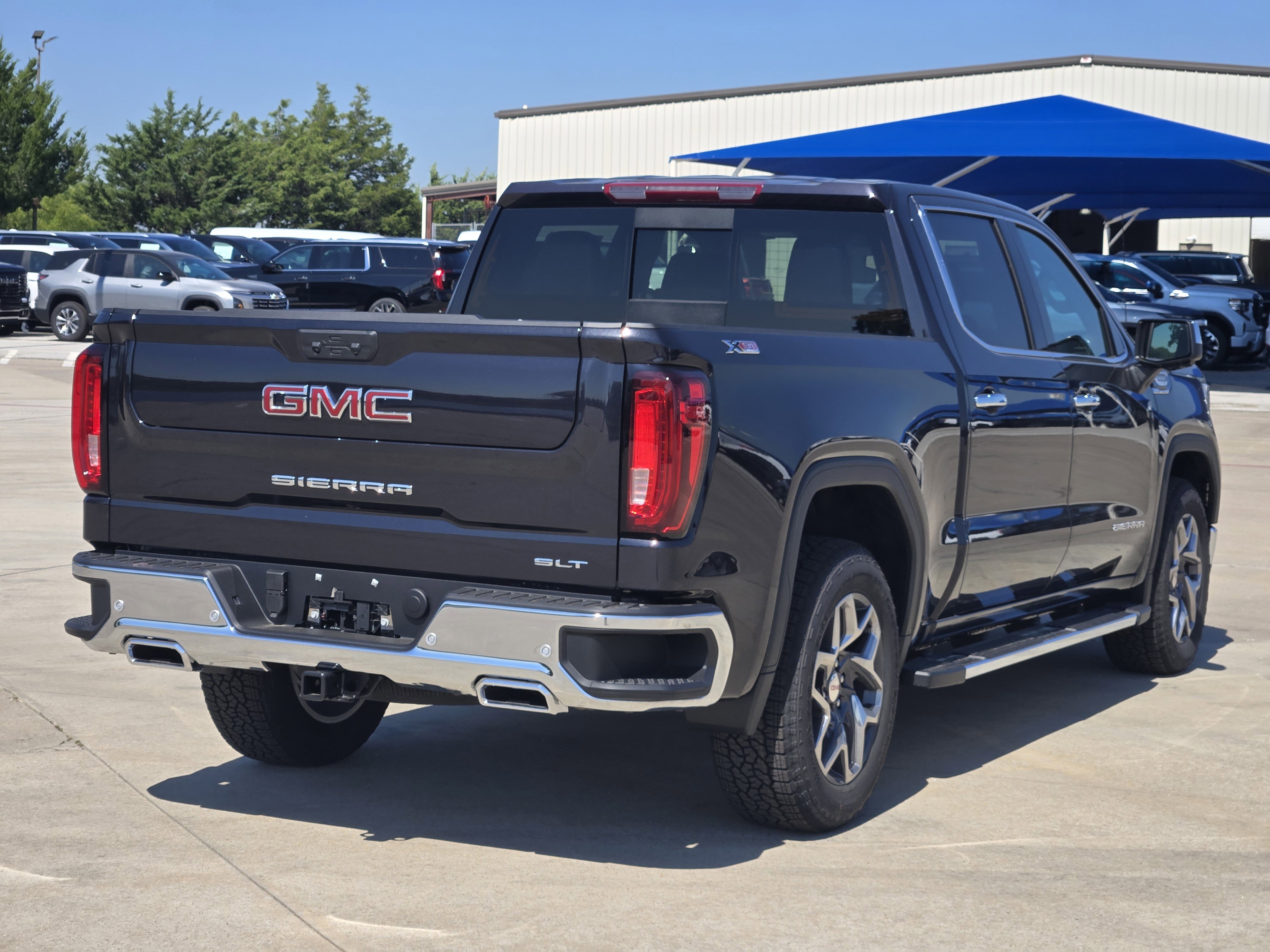 New 2026 GMC Sierra 1500 SLT image 4