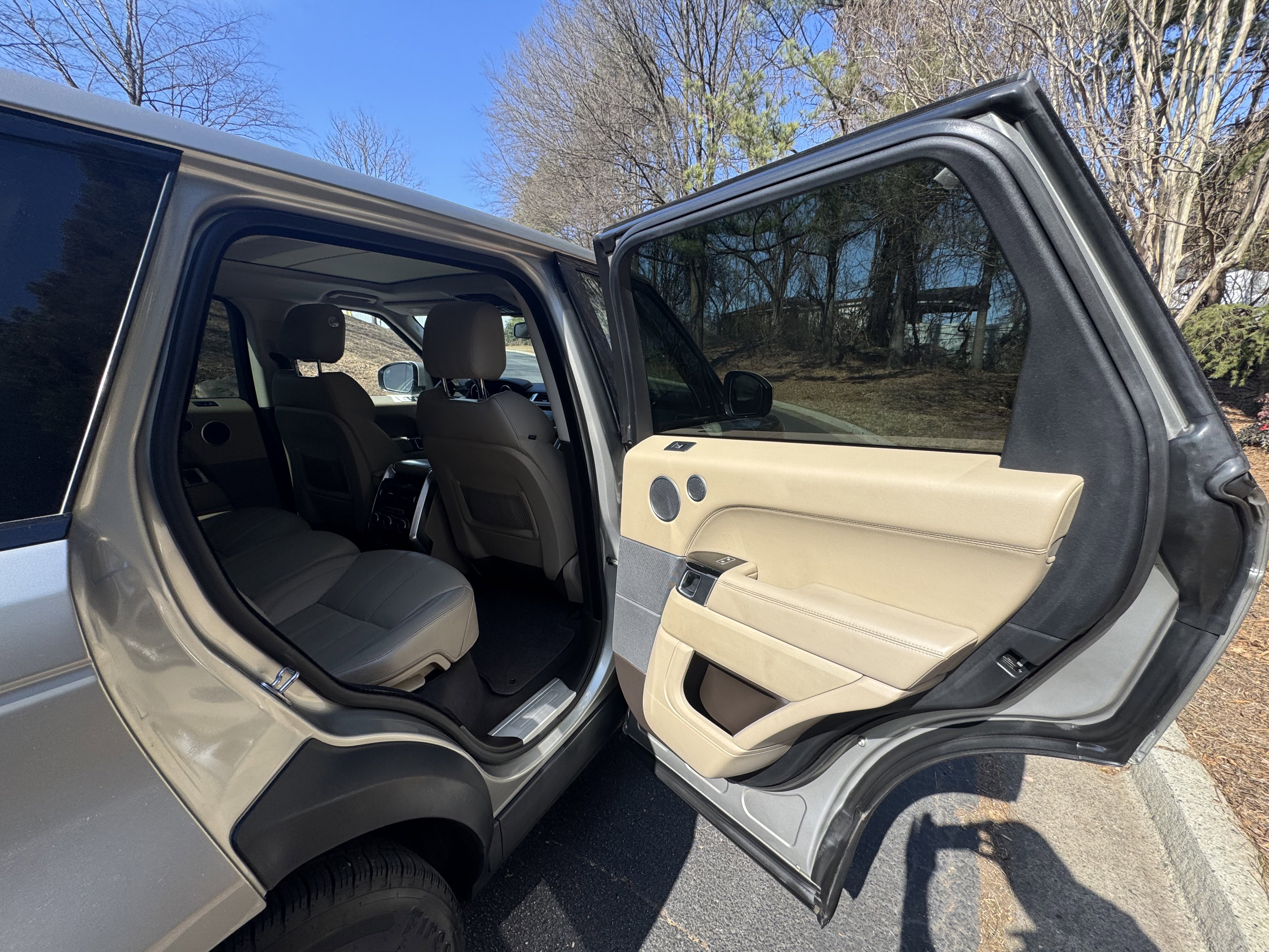 Used 2014 Land Rover Range Rover Sport HSE image 30