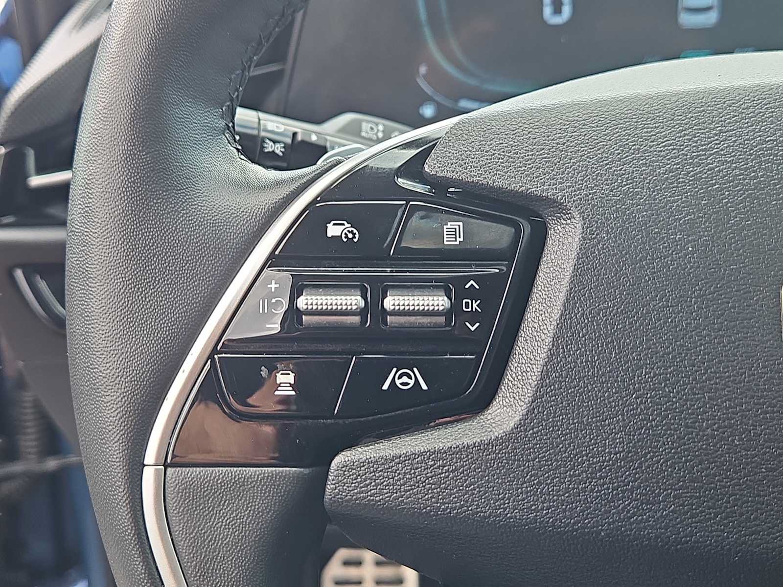 Used 2023 Kia Niro SX Touring FWD image 25