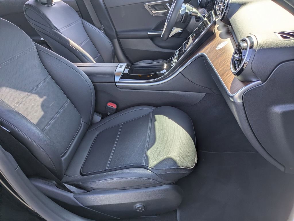 Used 2025 Mercedes-Benz C 300 Sedan image 29