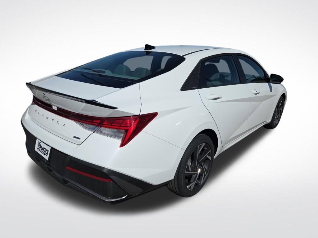 Used 2025 Hyundai Elantra SEL FWD video 3