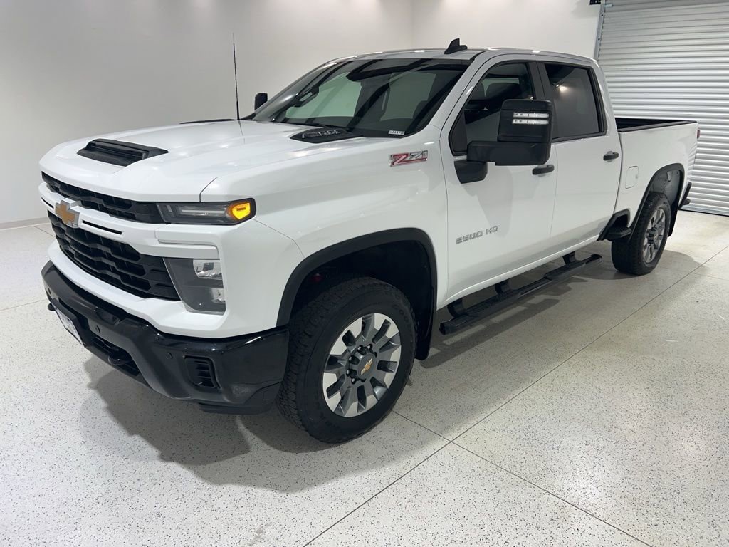 Used 2025 Chevrolet Silverado 2500 Custom w/ Custom Value Package AWD/4WD image 1