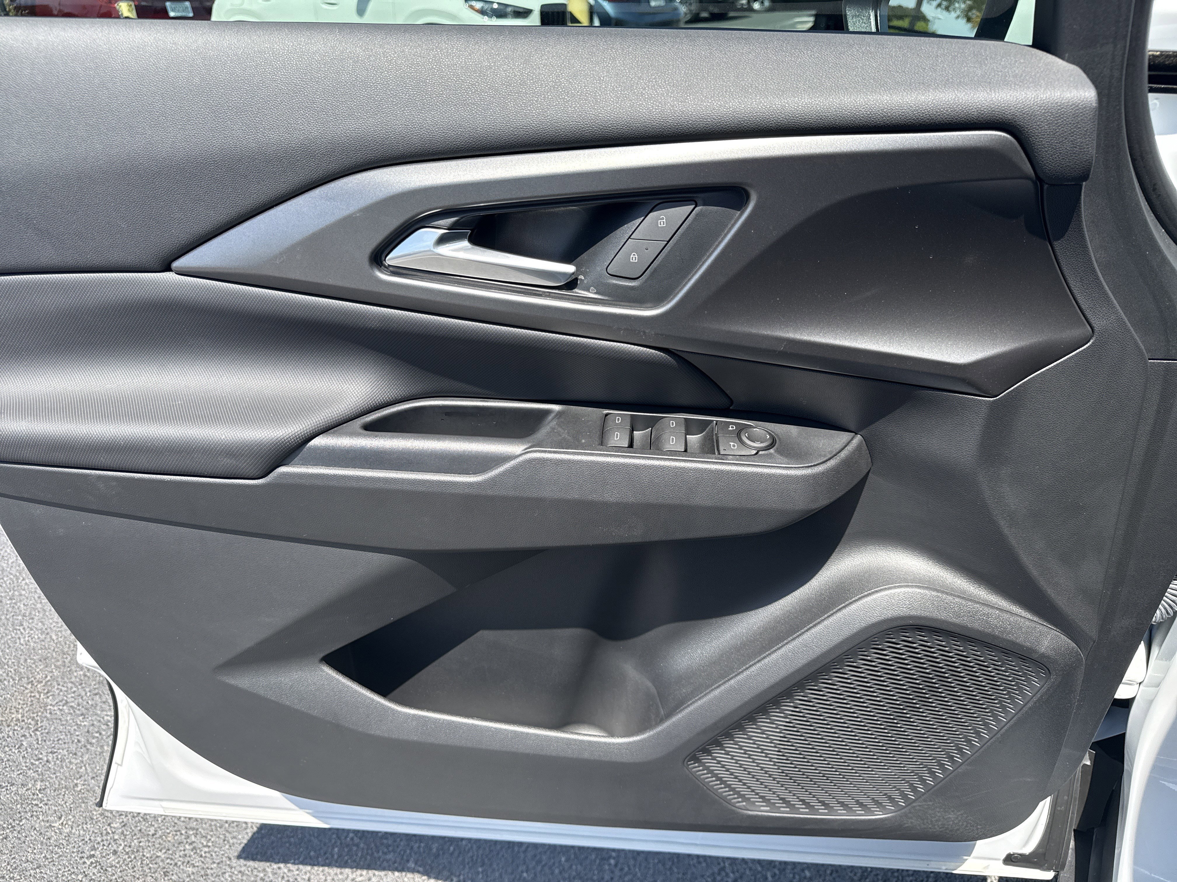 Used 2025 Chevrolet Equinox EV LT image 14