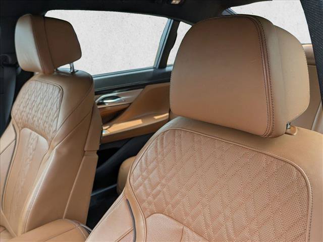 Used 2022 BMW 740i xDrive w/ M Sport Package AWD/4WD image 14