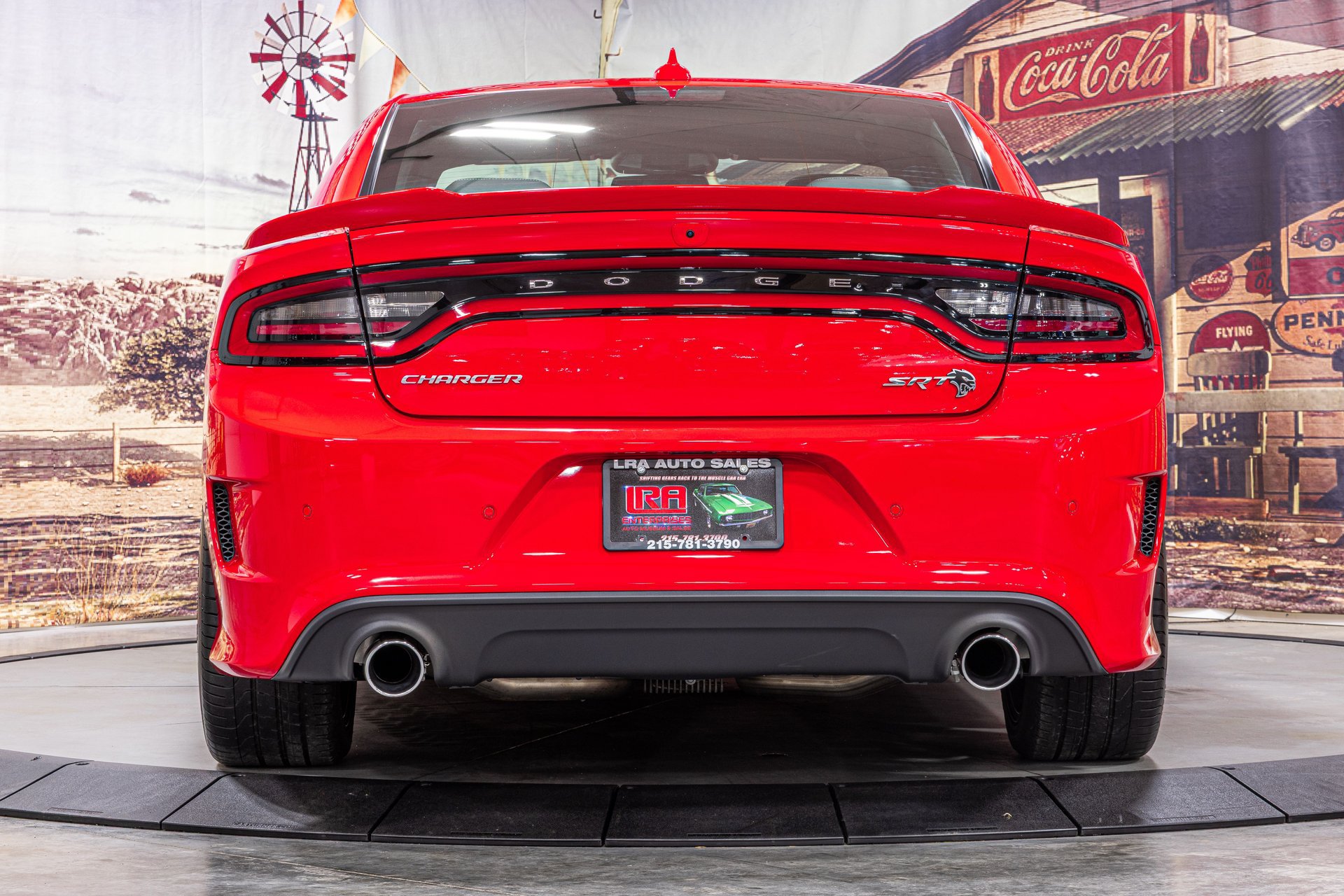 Used 2018 Dodge Charger SRT Hellcat w/ Harman/Kardon Audio Group RWD image 4