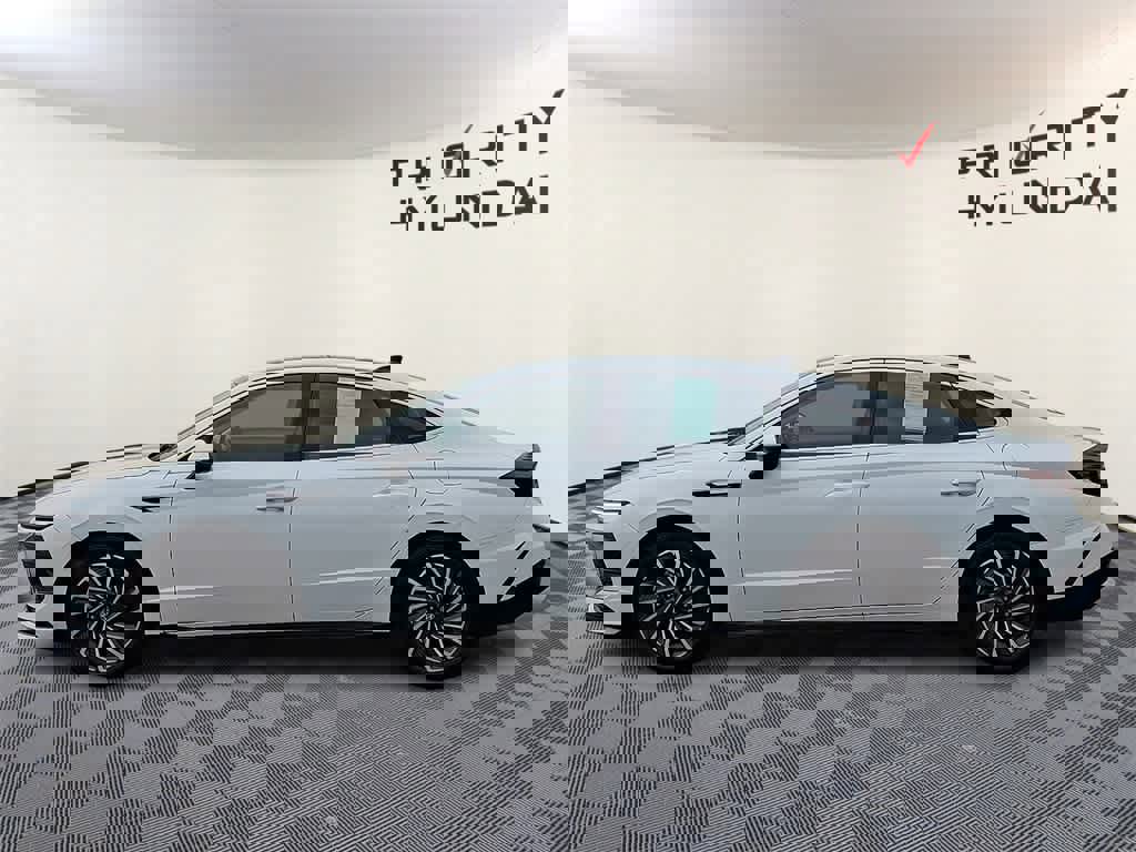 Used 2025 Hyundai Sonata Limited image 7