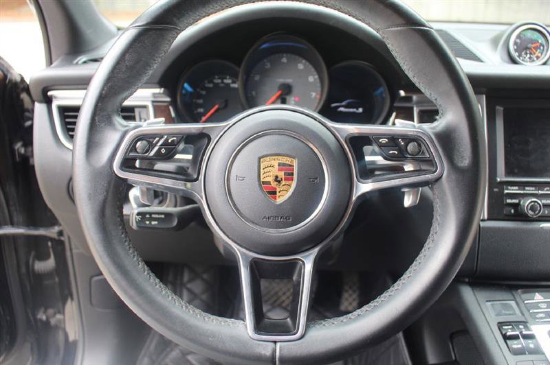 Used 2016 Porsche Macan S image 21