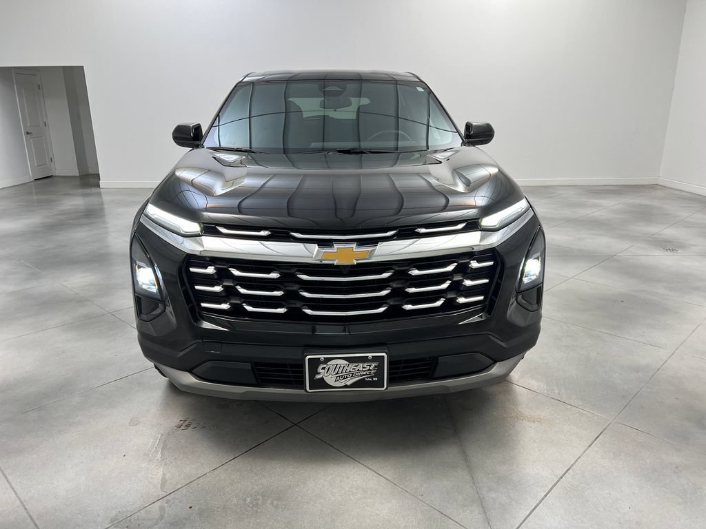 Used 2025 Chevrolet Equinox LT AWD/4WD image 3