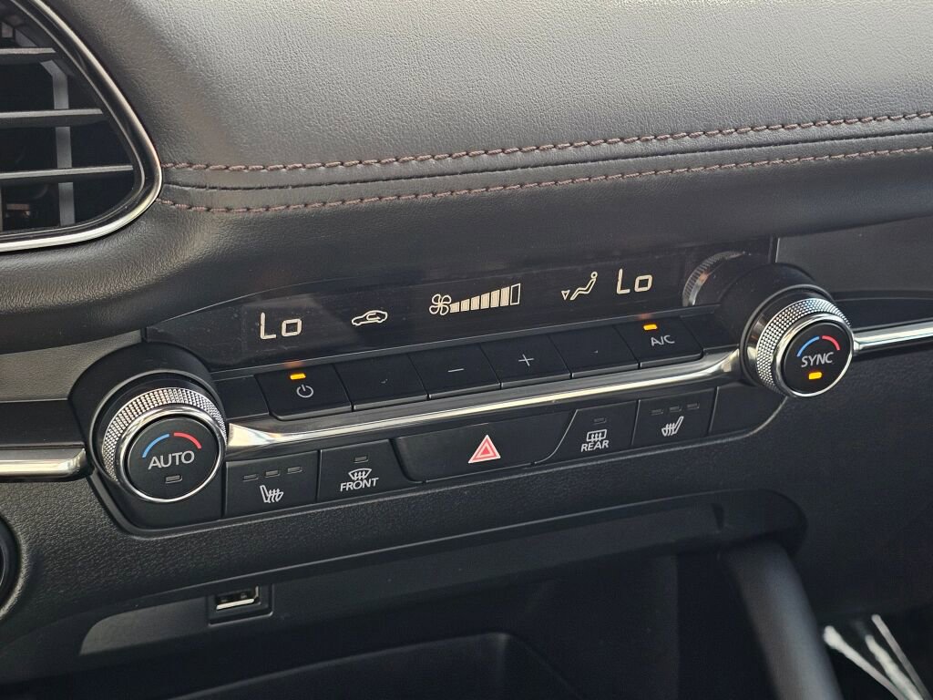 Used 2019 MAZDA MAZDA3 AWD Hatchback w/ Premium Pkg image 11