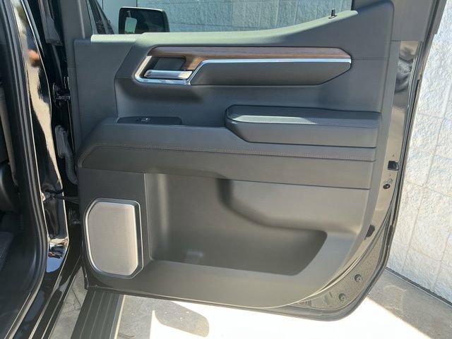 Used 2024 Chevrolet Silverado 1500 High Country w/ Midnight Edition AWD/4WD image 19