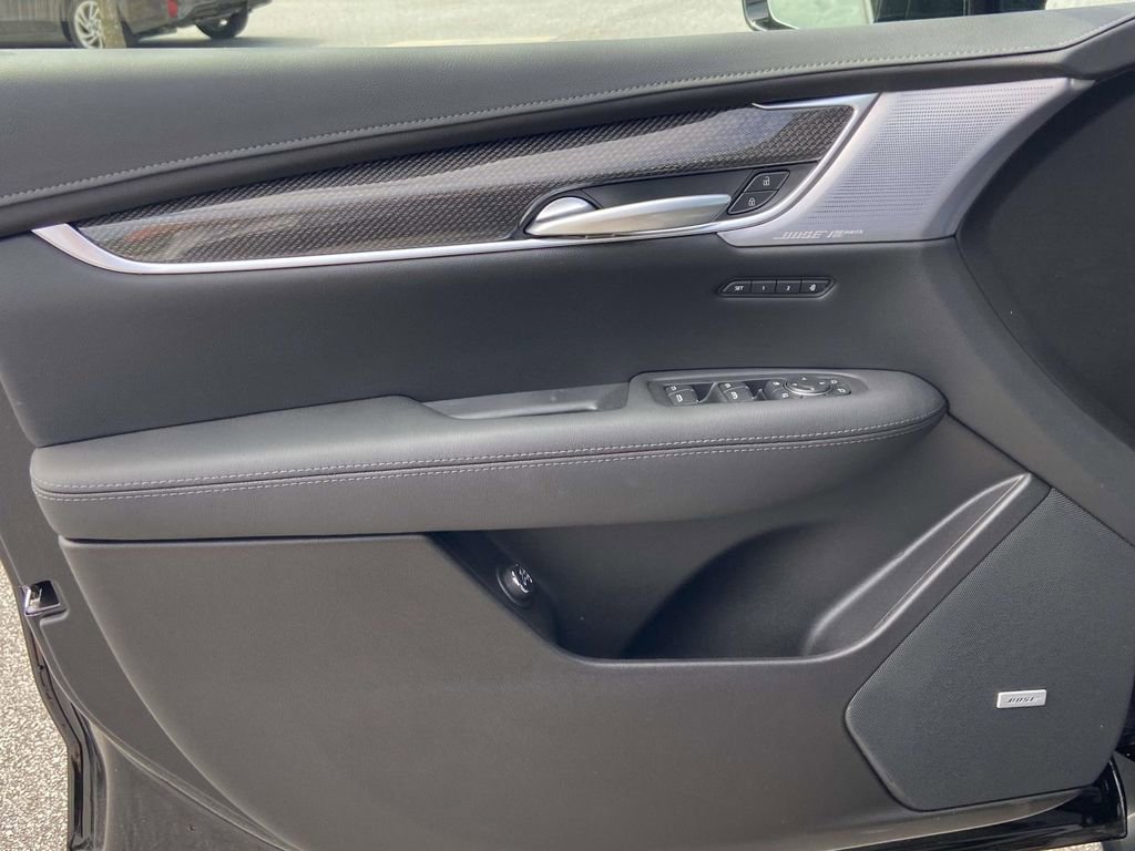 New 2026 Cadillac XT5 Sportv w/ LPO, Onyx Lite Package AWD/4WD image 15