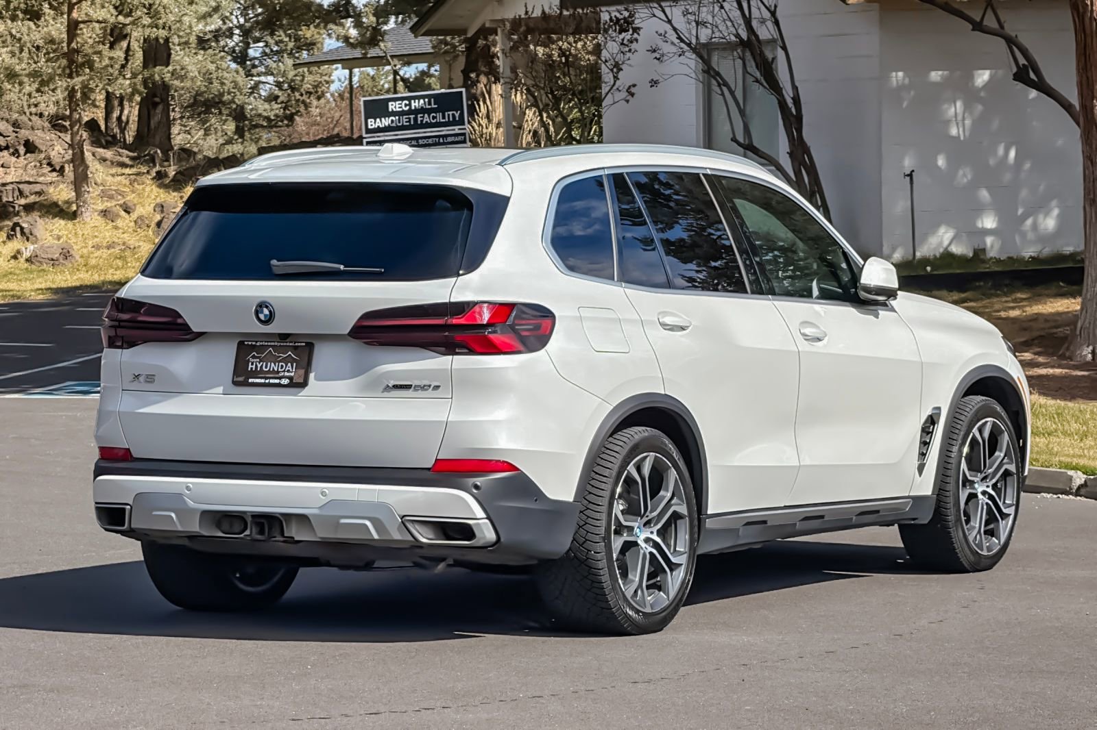 Used 2024 BMW X5 xDrive50e w/ Premium Package image 4