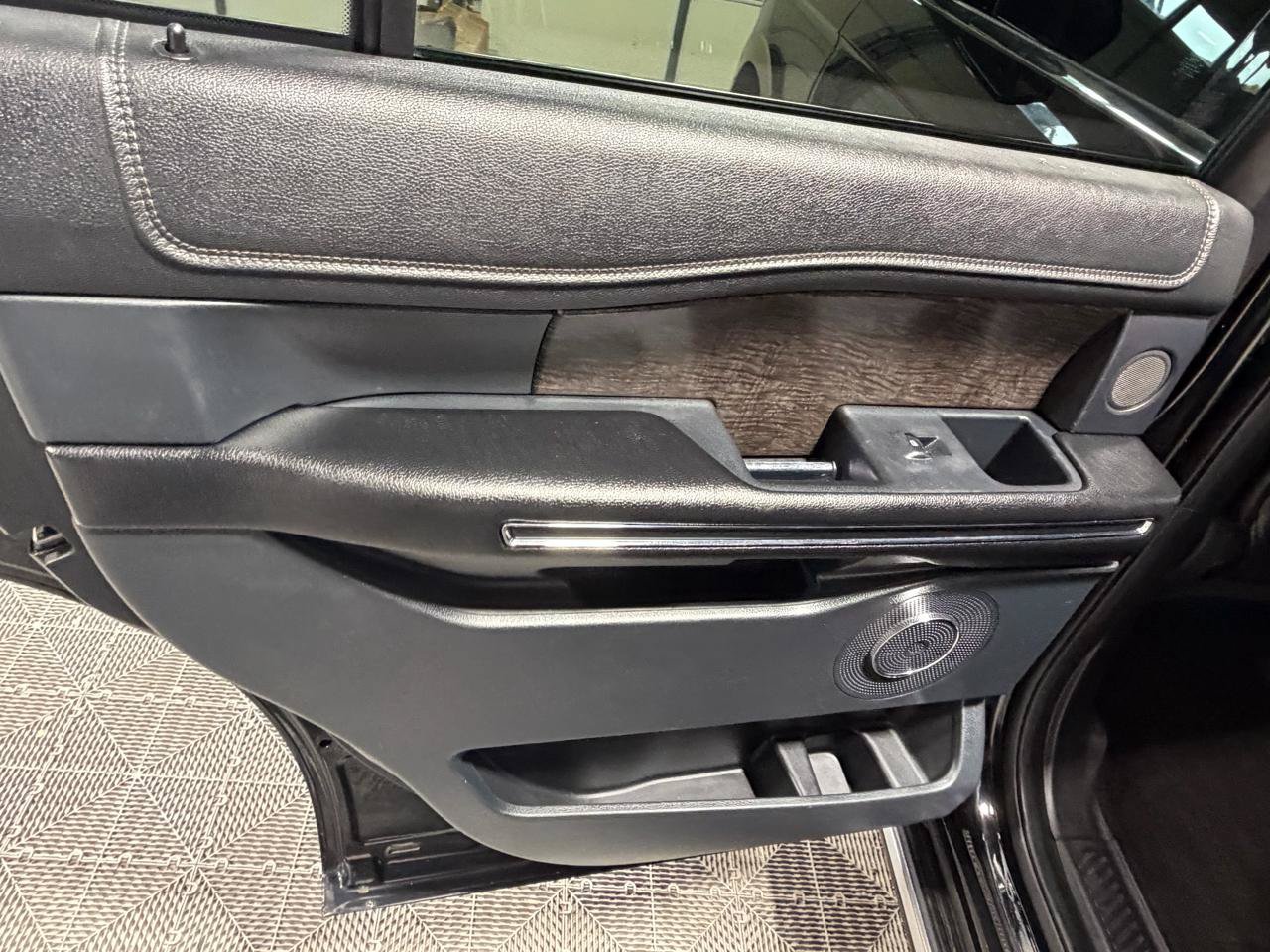 Used 2018 Ford Expedition Limited AWD/4WD image 23