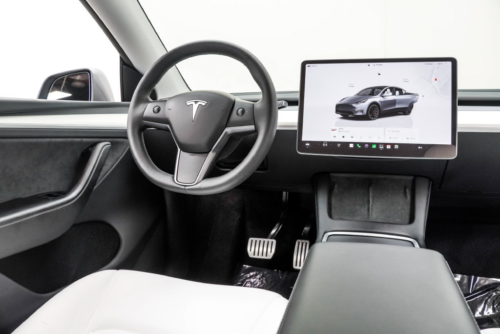 Used 2025 Tesla Model Y Performance AWD/4WD image 24