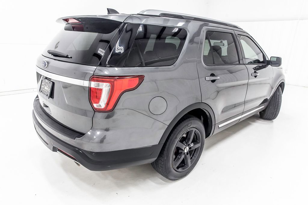 Used 2018 Ford Explorer XLT image 6