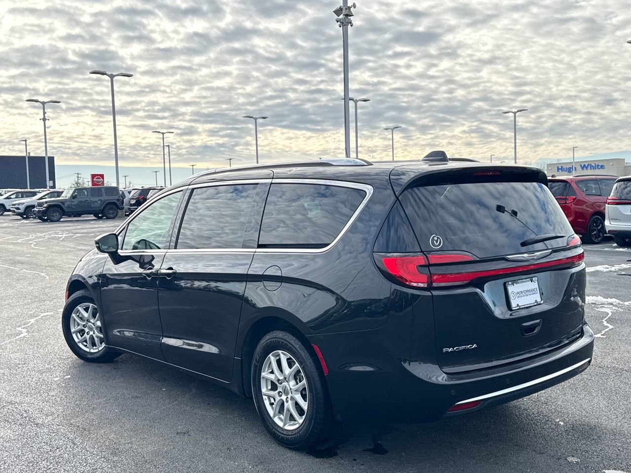 Used 2021 Chrysler Pacifica Touring-L image 5