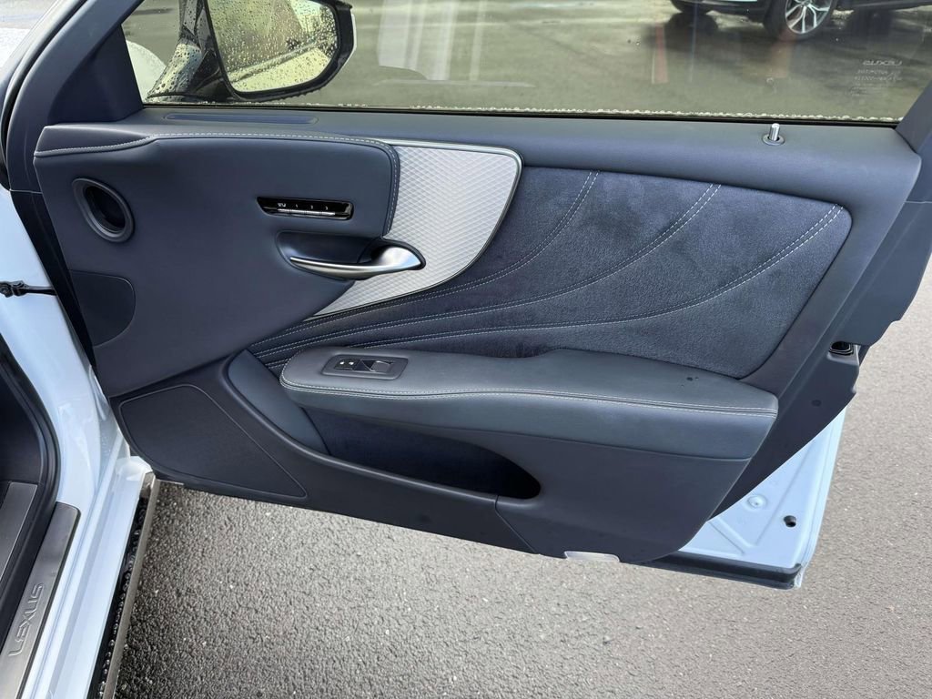 Used 2023 Lexus LS 500 F Sport w/ Cold Weather Package (CK) image 15
