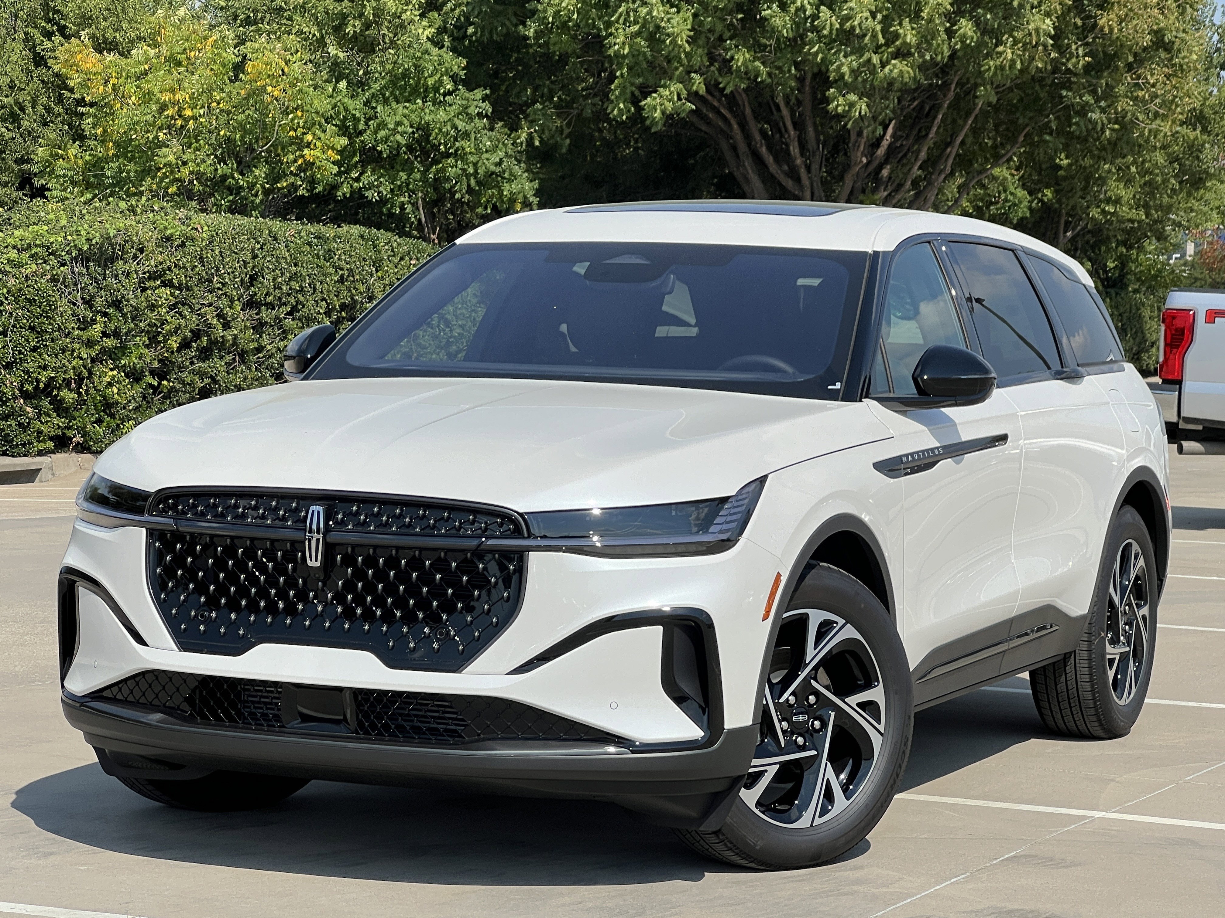 New 2025 Lincoln Nautilus Premier w/ Equipment Group 102A image 2