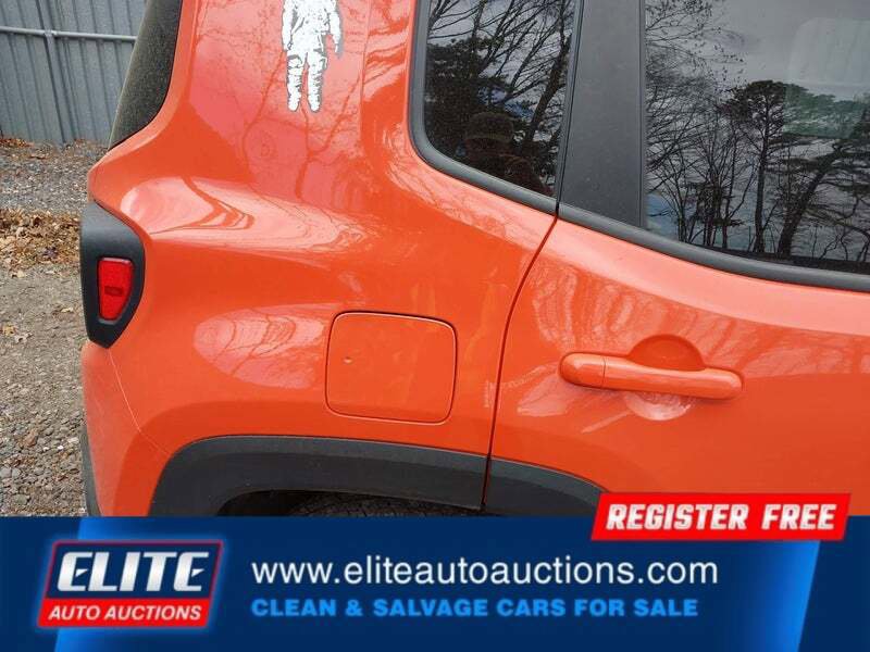 Used 2017 Jeep Renegade Altitude AWD/4WD image 12