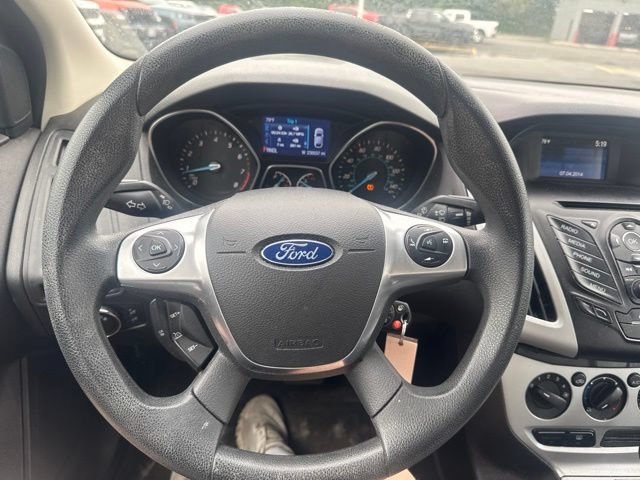 Used 2014 Ford Focus SE w/ SE Winter Package FWD image 15