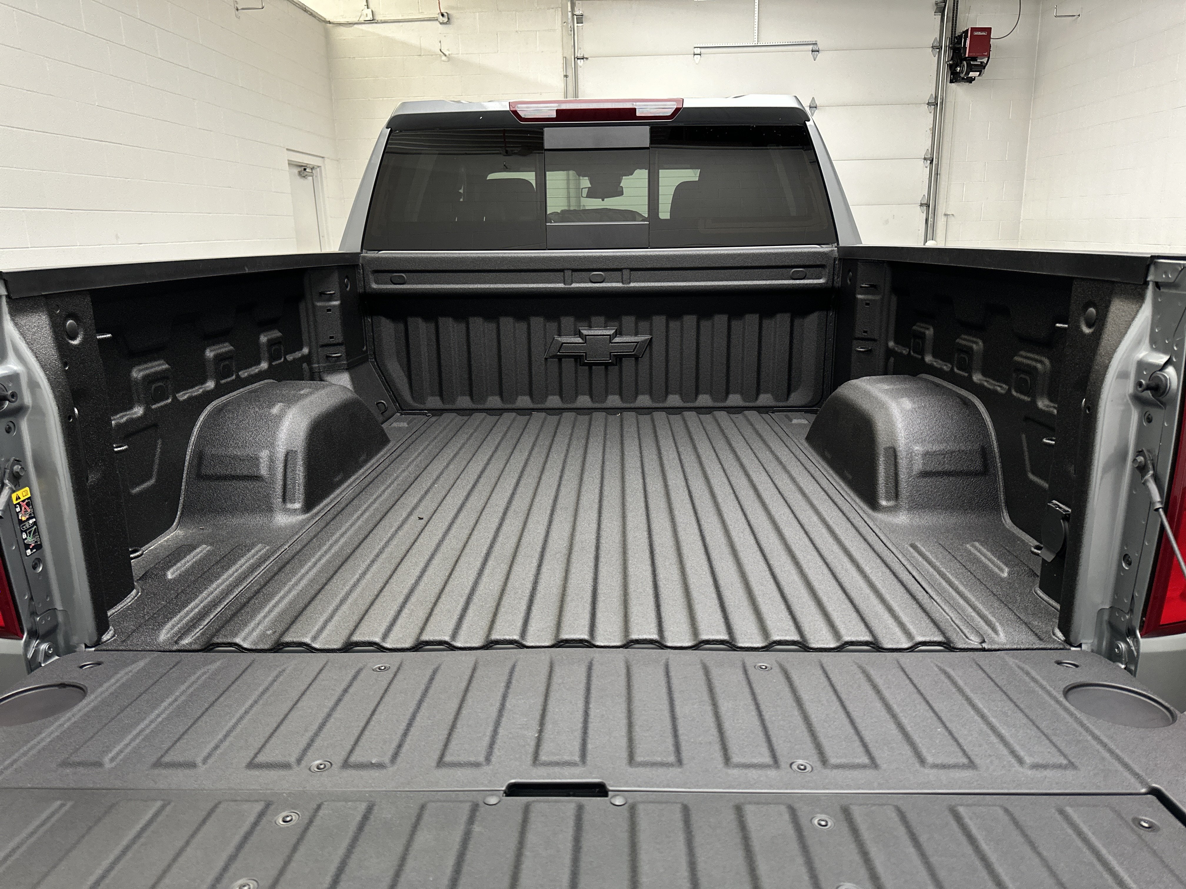 New 2026 Chevrolet Silverado 1500 RST w/ Redline Edition AWD/4WD image 17