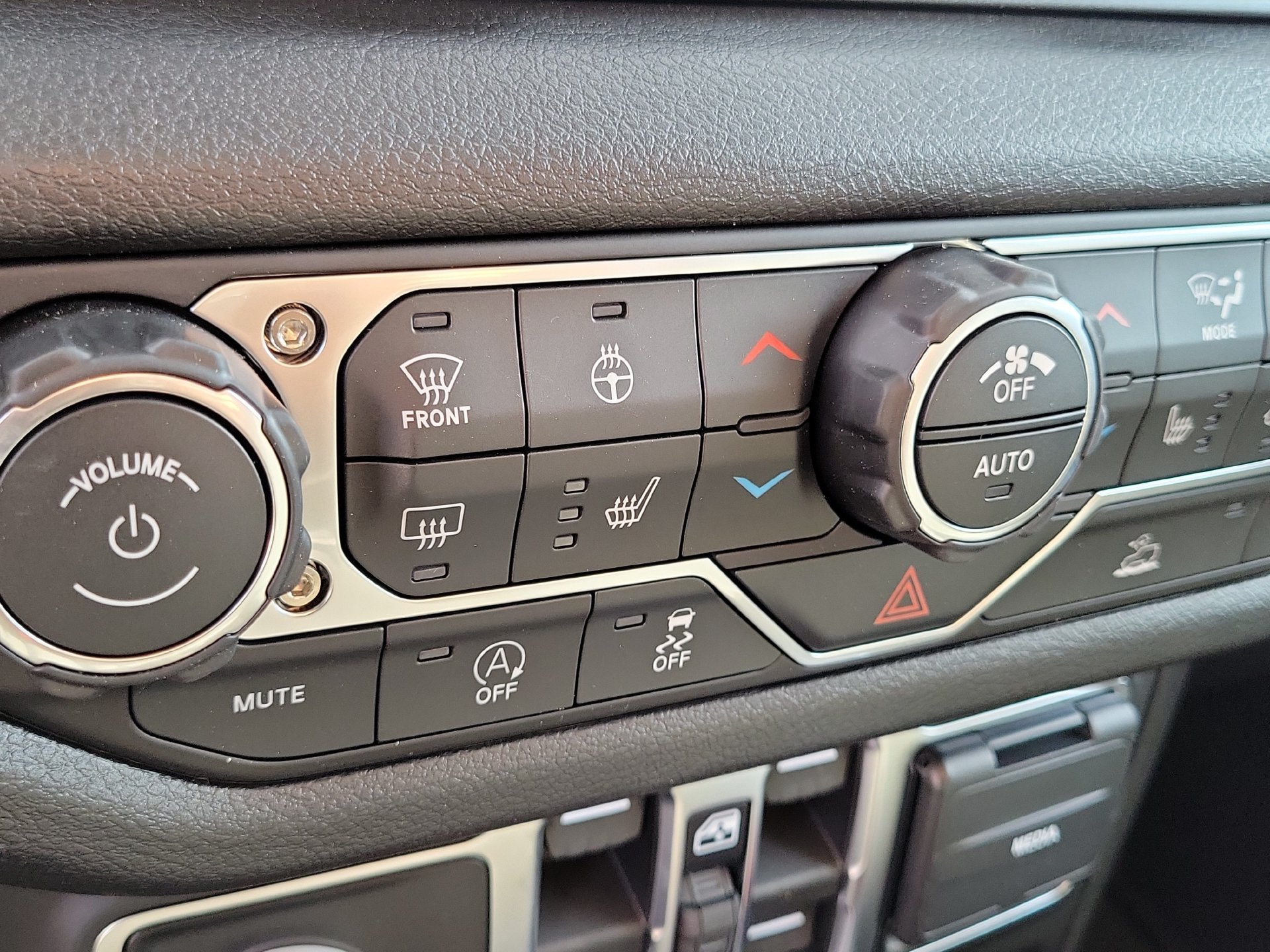 New 2026 Jeep Gladiator Sport AWD/4WD image 9