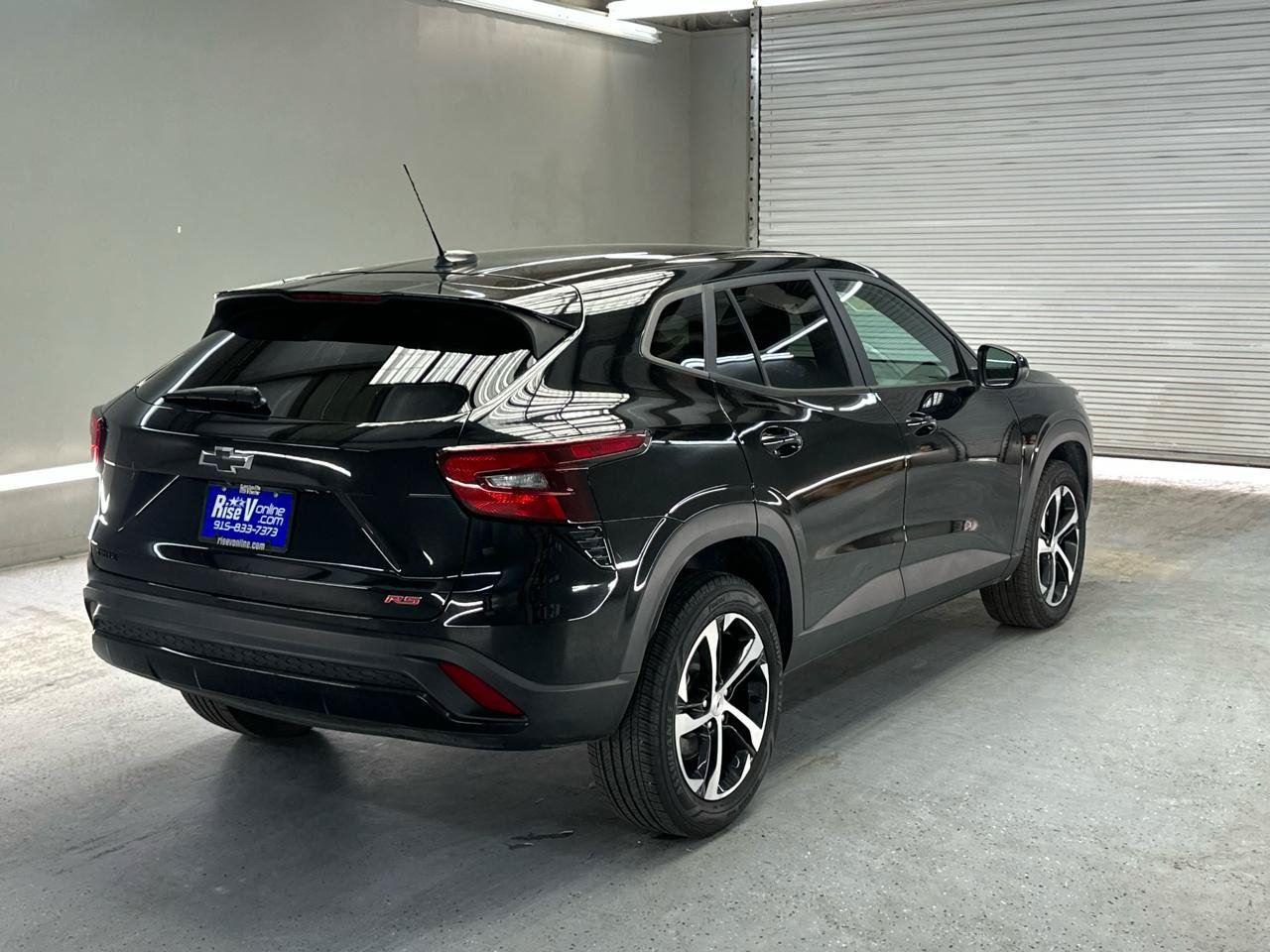 Used 2024 Chevrolet Trax RS FWD image 8