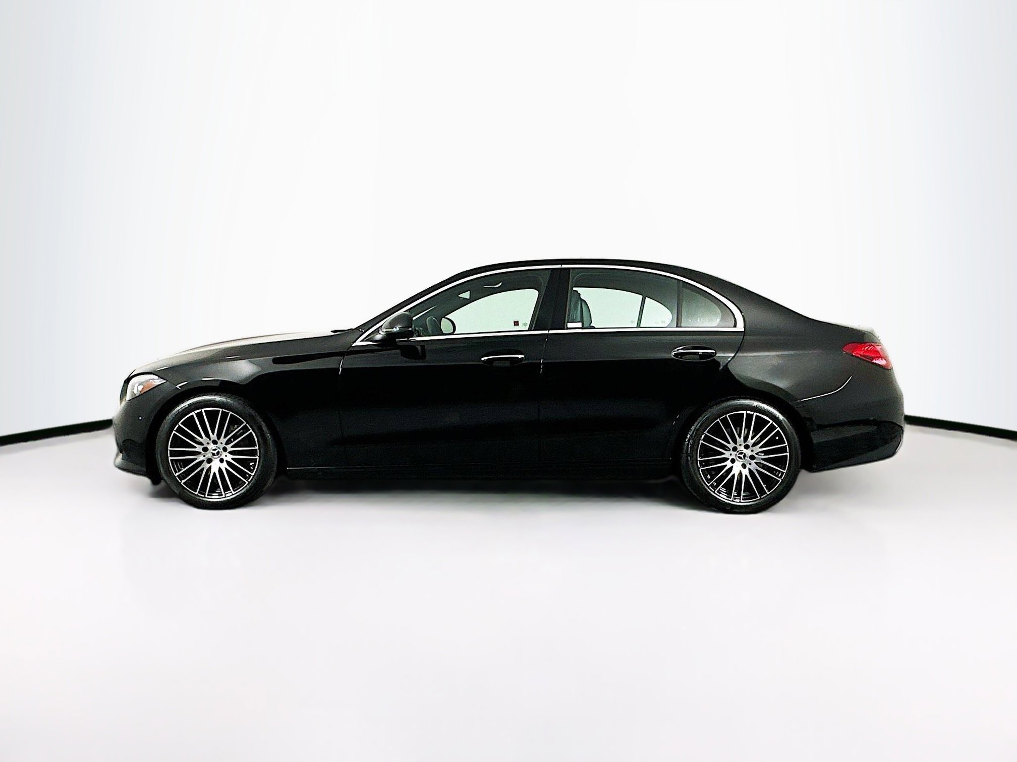 Used 2025 Mercedes-Benz C 300 4MATIC Sedan image 4