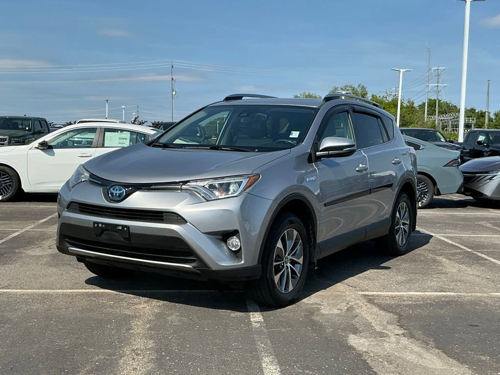 Used 2018 Toyota RAV4 XLE AWD/4WD image 11