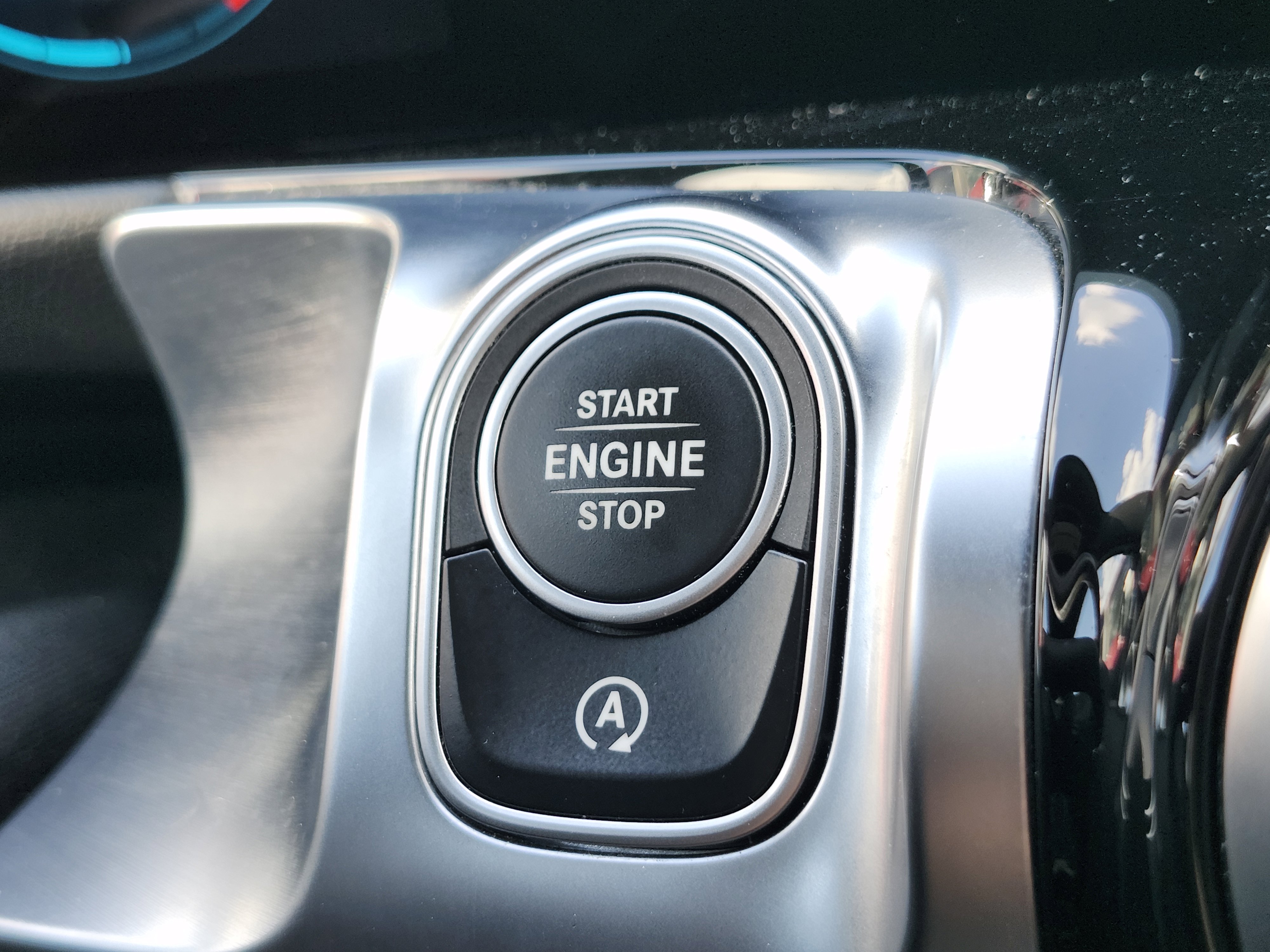 Used 2020 Mercedes-Benz GLB 250 4MATIC w/ Premium Package image 6