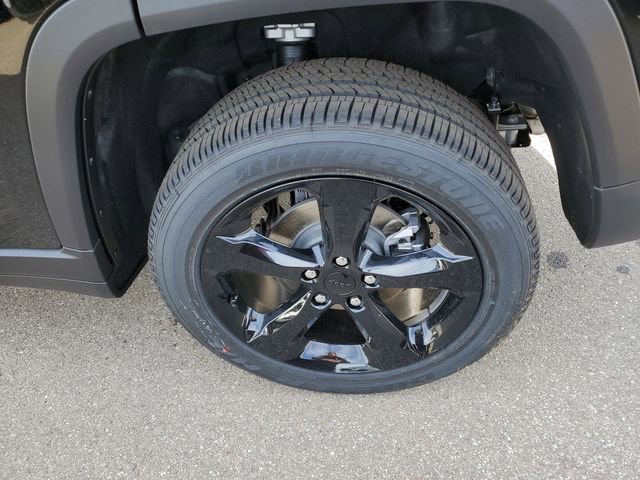 New 2025 Jeep Grand Cherokee Altitude image 5