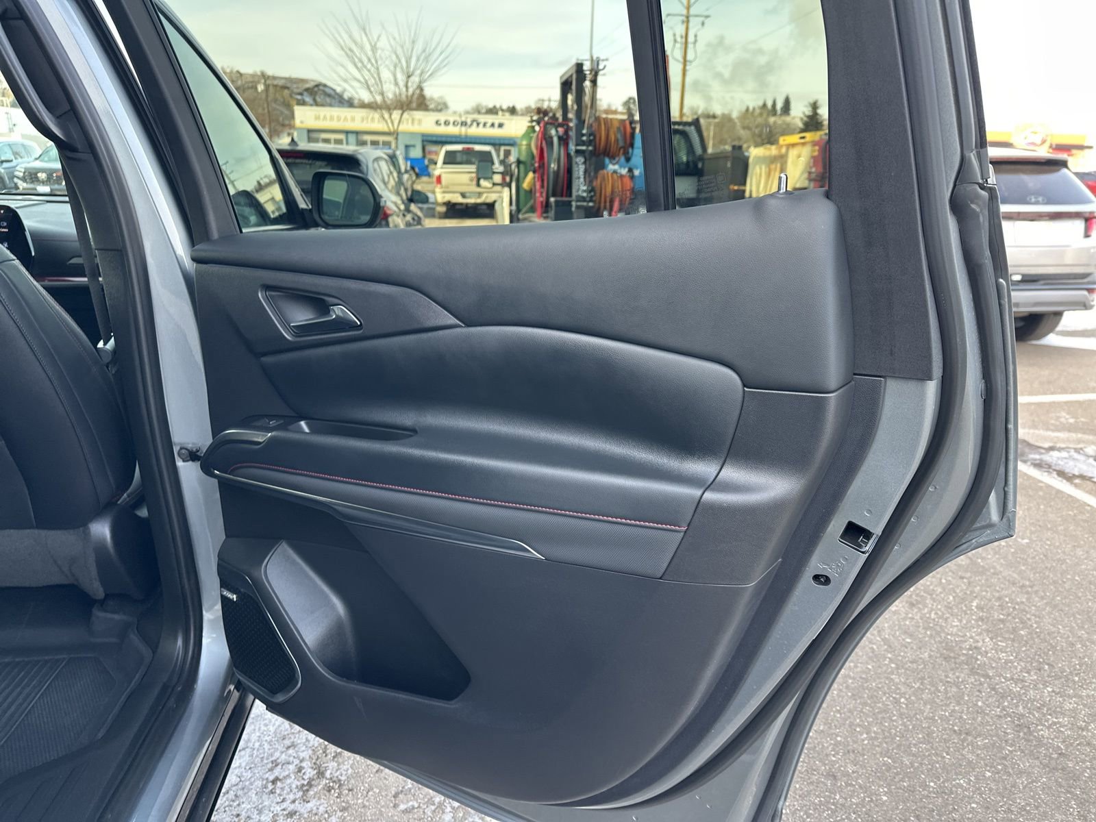 Used 2024 Chevrolet Traverse RS AWD/4WD image 39