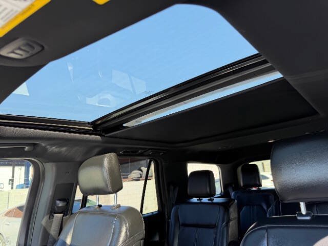 Used 2020 Ford Expedition XLT w/ Equipment Group 202A AWD/4WD image 12