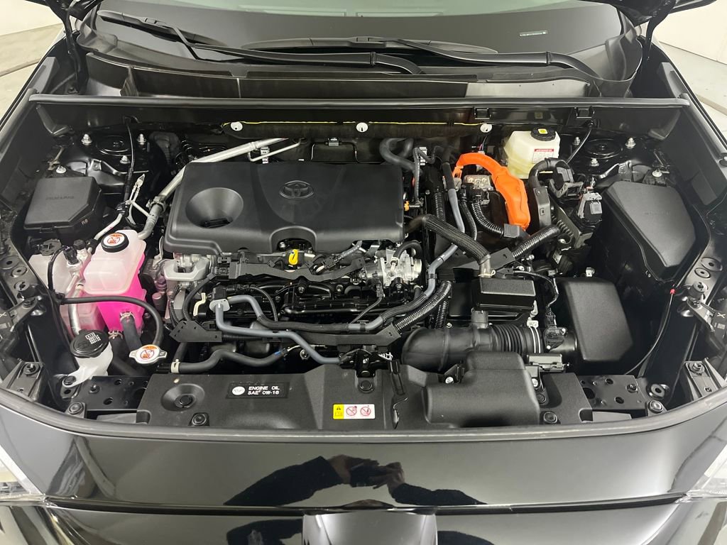 Used 2025 Toyota RAV4 LE image 9
