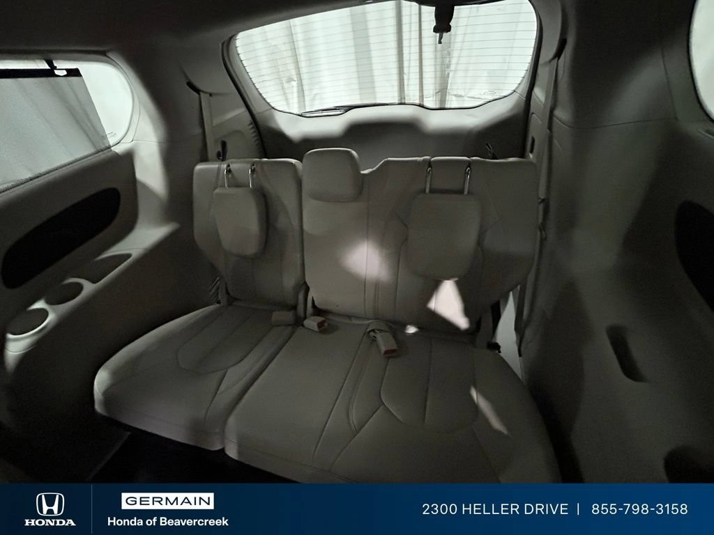 Used 2018 Chrysler Pacifica Touring-L FWD image 29