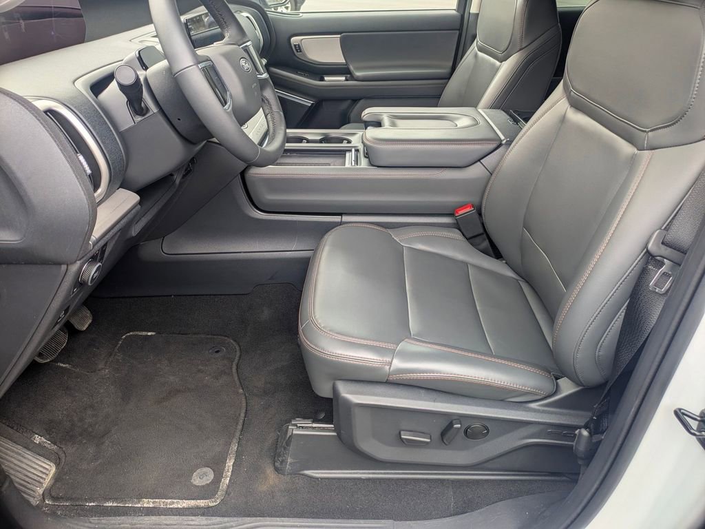 Used 2025 Ford Expedition Active image 34