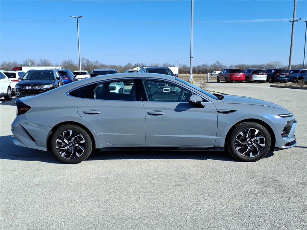 Used 2025 Hyundai Sonata SEL image 2