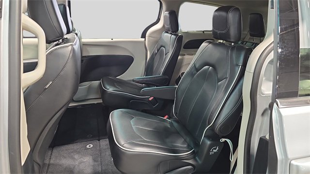 Used 2024 Chrysler Pacifica Limited image 15