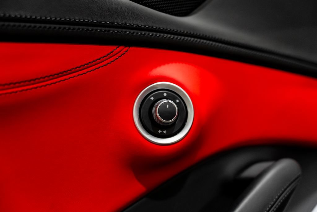 Used 2020 Ferrari Portofino RWD image 34