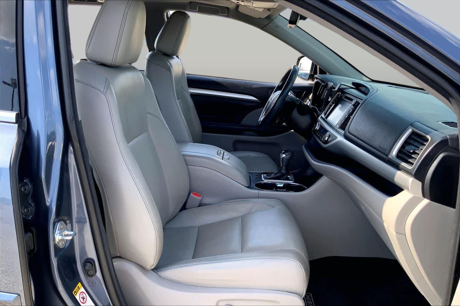 Used 2018 Toyota Highlander XLE FWD image 9