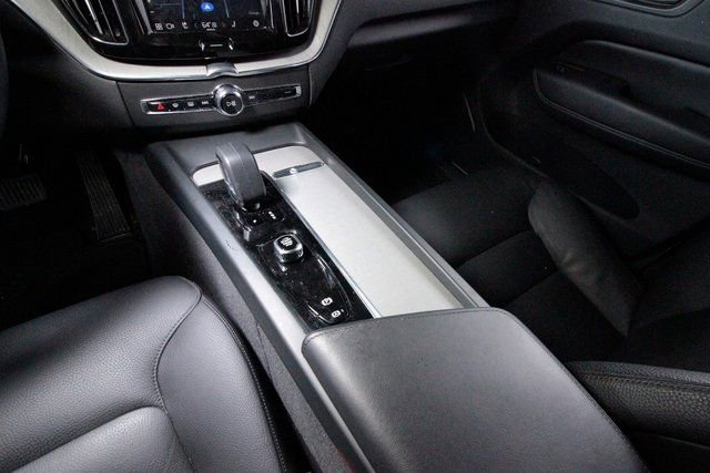 Certified 2025 Volvo XC60 B5 Core image 9