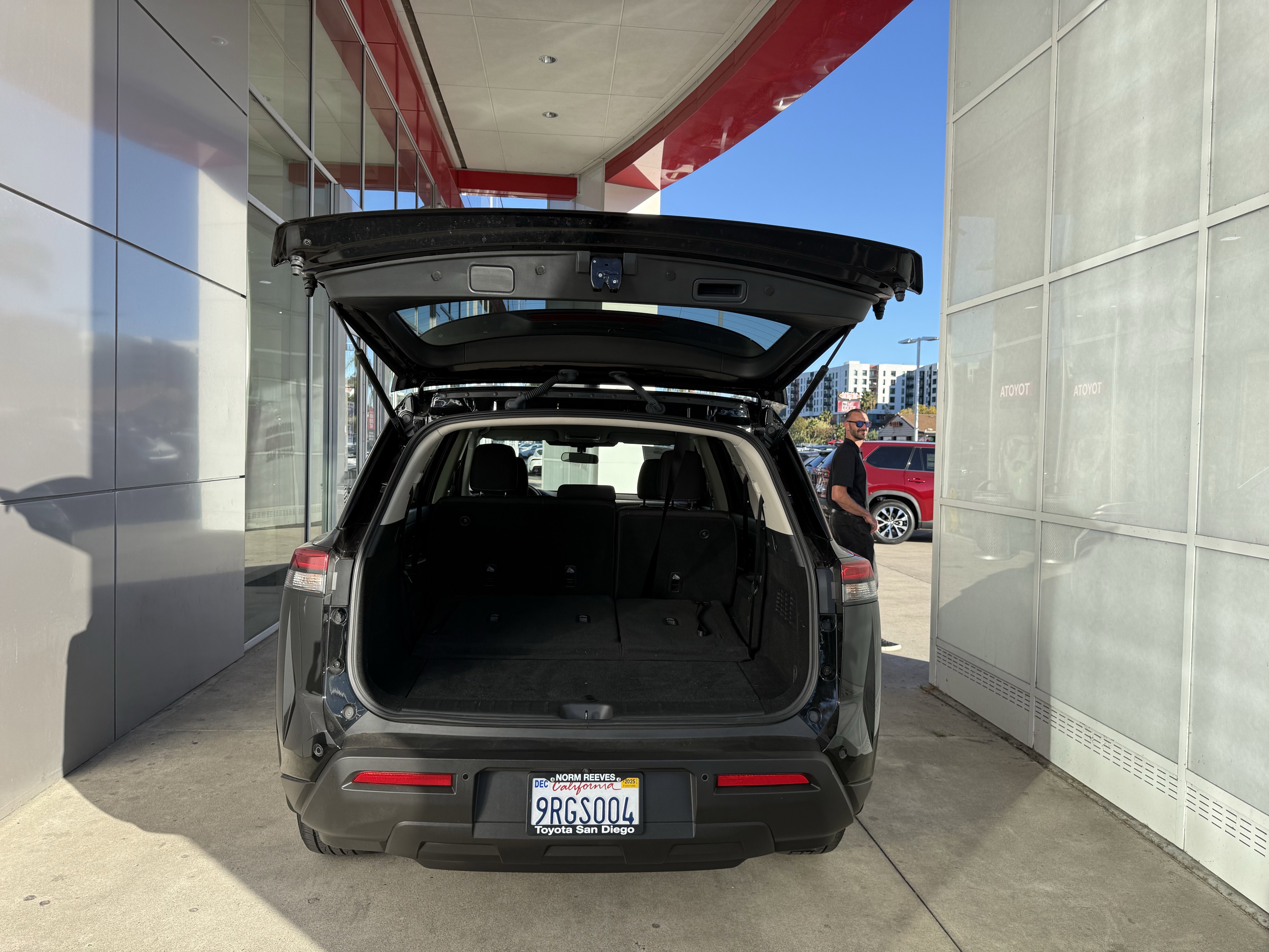 Used 2024 Nissan Pathfinder S image 25