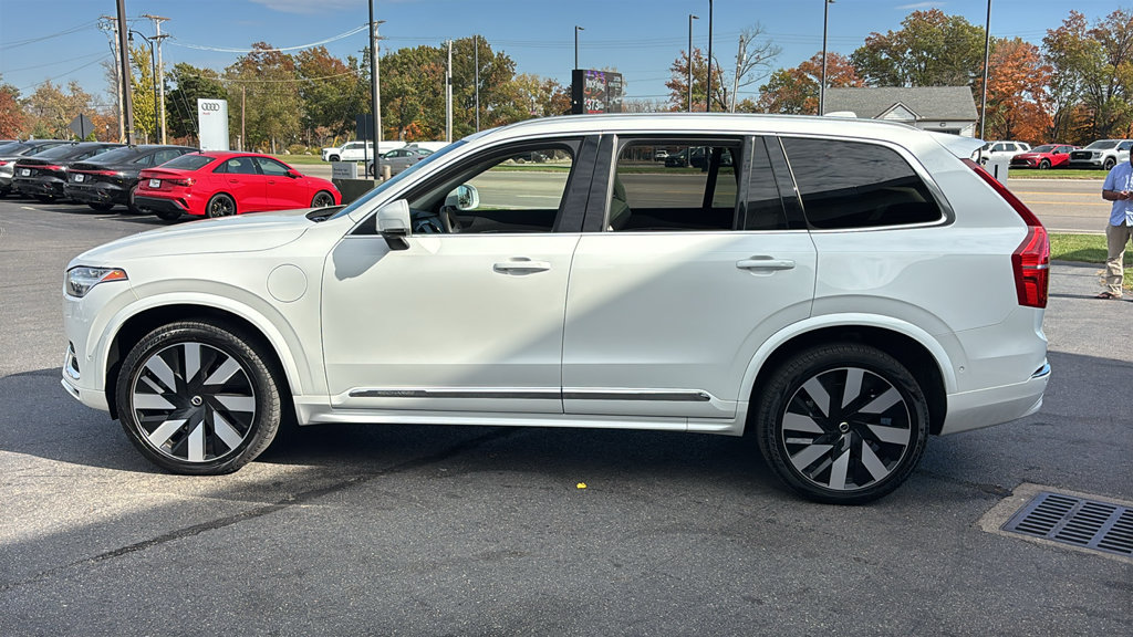 Certified 2024 Volvo XC90 T8 Plus w/ Protection Package Premier AWD/4WD image 4