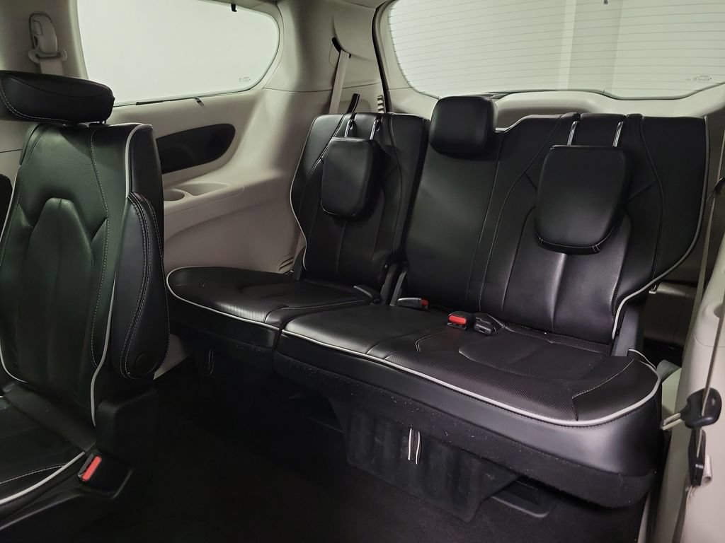 Used 2023 Chrysler Pacifica Limited FWD image 19