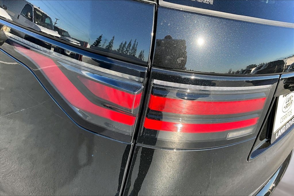 Certified 2025 Land Rover Discovery Dynamic SE AWD/4WD image 21