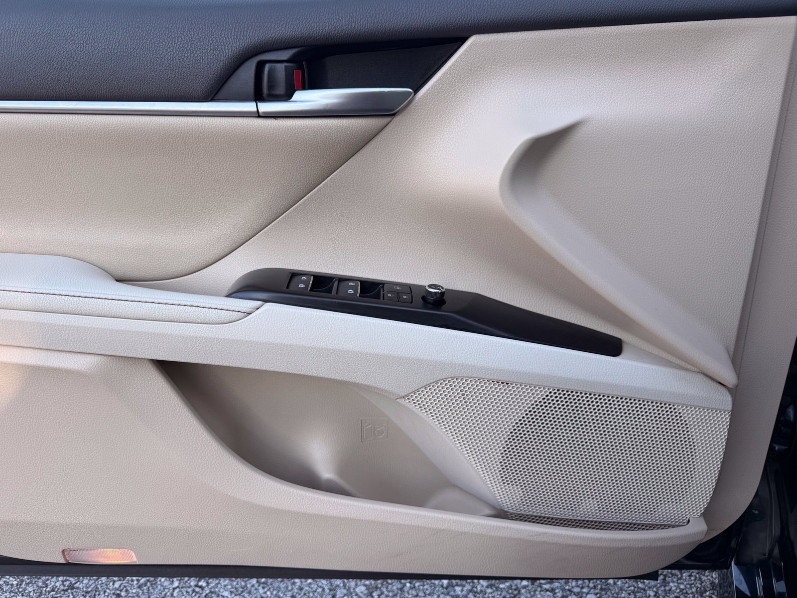 Used 2019 Toyota Camry XLE w/ Carpet Mat Package FWD image 42