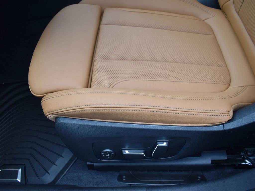 New 2026 BMW 330i Sedan w/ M Sport Package image 13