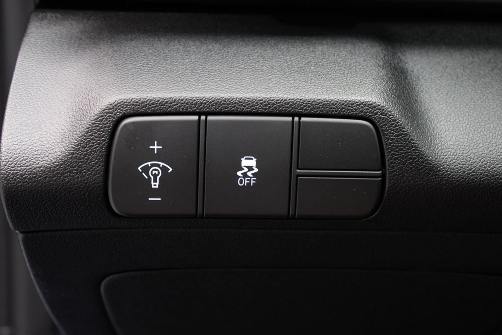 Used 2025 Hyundai Elantra Sport FWD image 26