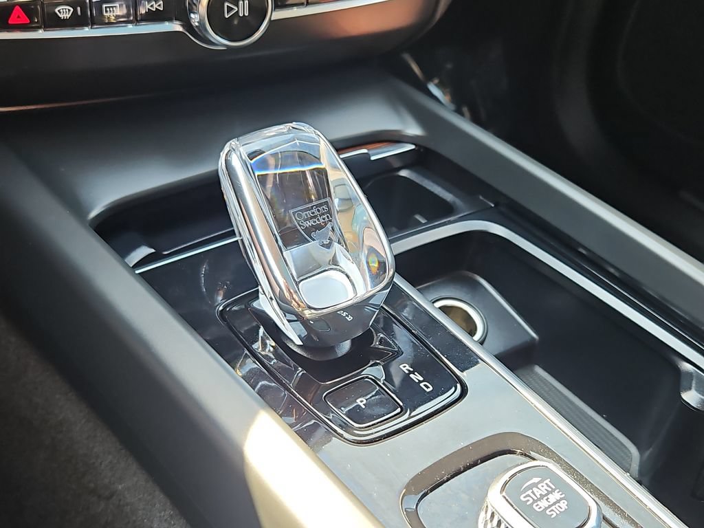 Used 2023 Volvo XC60 B5 Ultimate w/ Climate Package AWD/4WD image 32